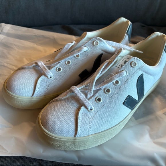 Veja White Sneakers new without box - Picture 1 of 4